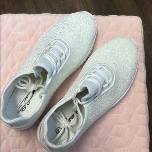 Forever Size 7 1/2 white sparkley bling sneakers